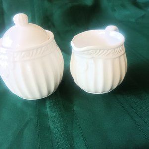 D'LUSSO  ,CERAMIC SET ,SUGAR JAR AND CREAMER . NEW